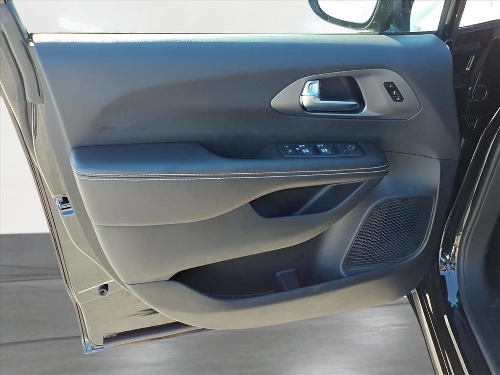 New 2026 Chrysler Pacifica Select w/ S Appearance Package AWD/4WD image 16