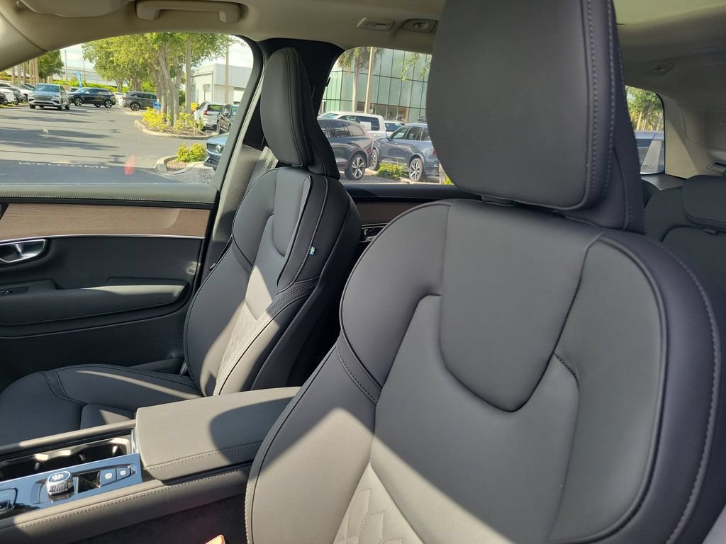 Used 2025 Volvo XC90 T8 Plus w/ Protection Package Premier AWD/4WD image 19