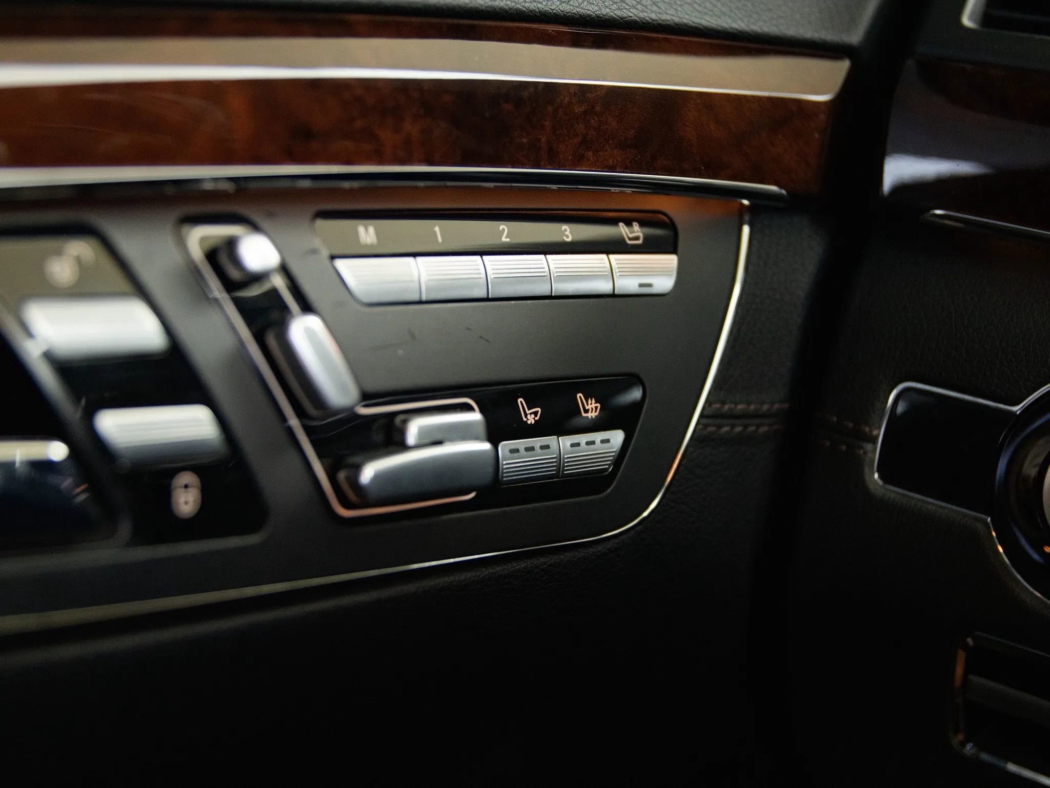 Used 2011 Mercedes-Benz S 63 AMG w/ AMG Performance Pkg image 25