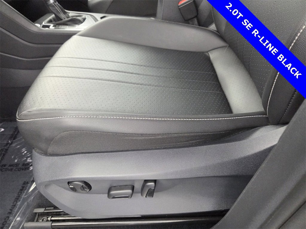 Used 2022 Volkswagen Tiguan SE R-Line image 28