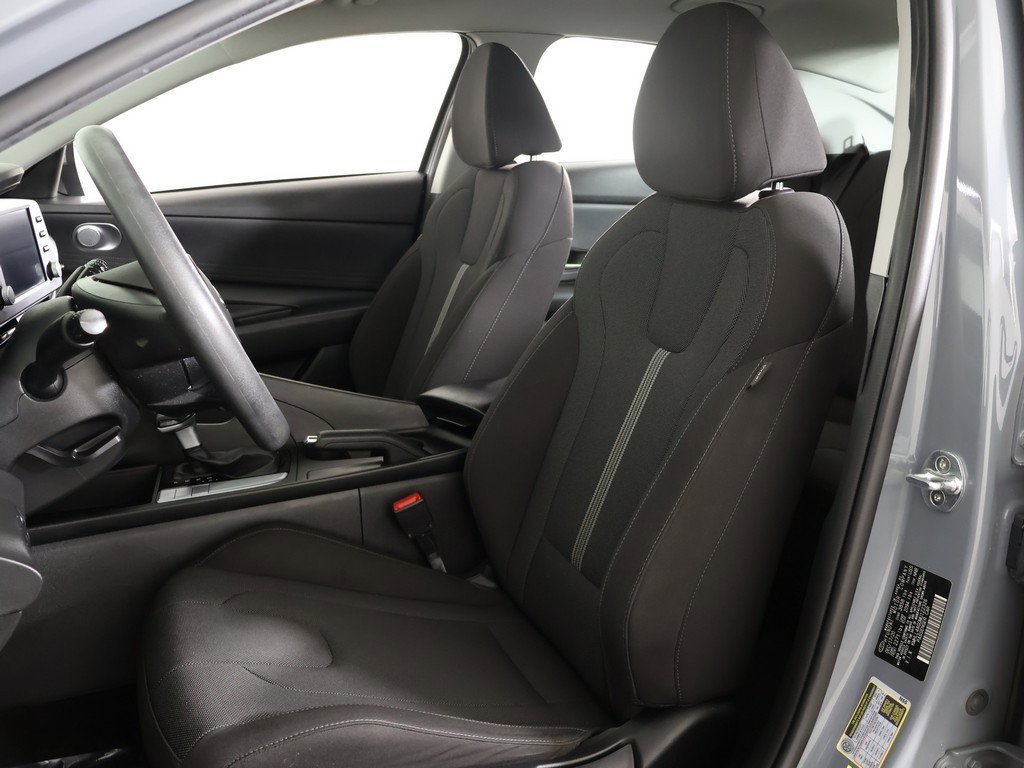 Used 2021 Hyundai Elantra SE image 28