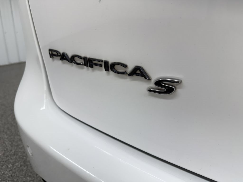 Used 2019 Chrysler Pacifica Touring-L Plus w/ S Appearance Package image 7