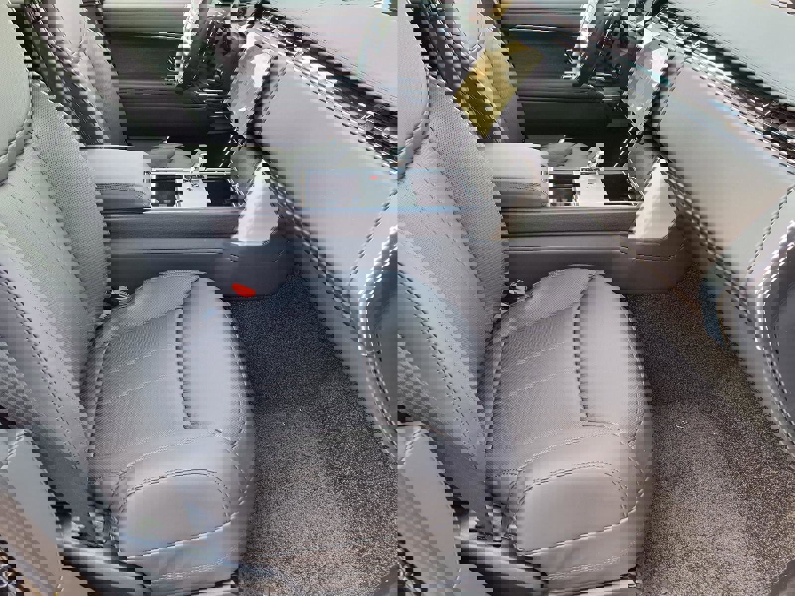 New 2026 Land Rover Range Rover Long Wheelbase SE image 7