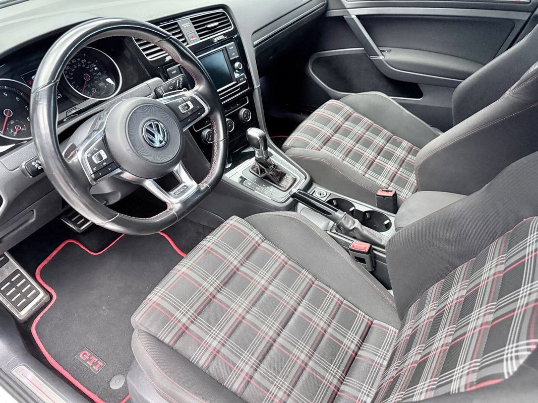 Used 2018 Volkswagen GTI S FWD image 9