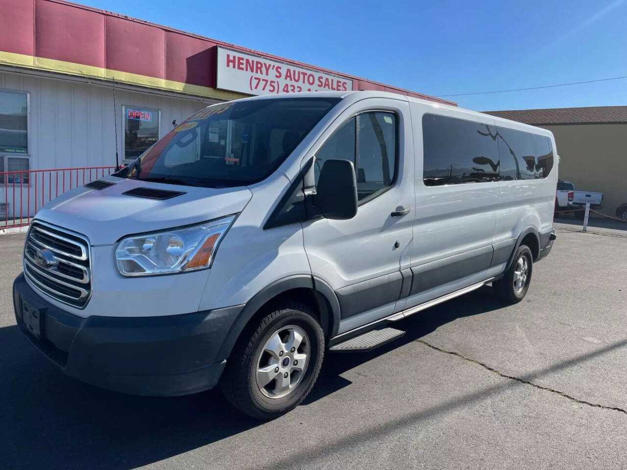 Used 2018 Ford Transit 350 XLT image 2