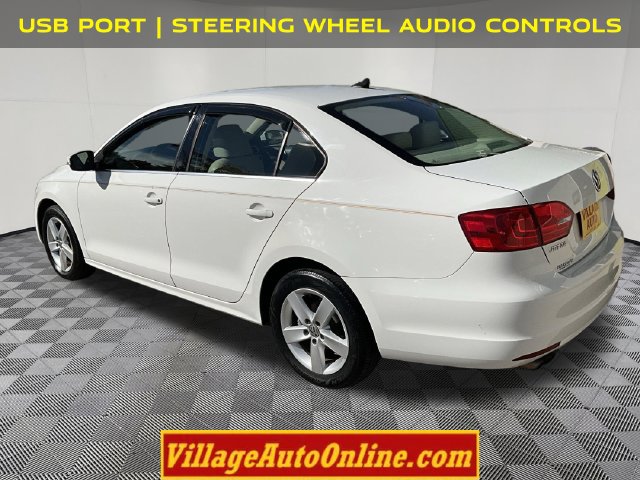 Used 2013 Volkswagen Jetta TDI FWD image 2
