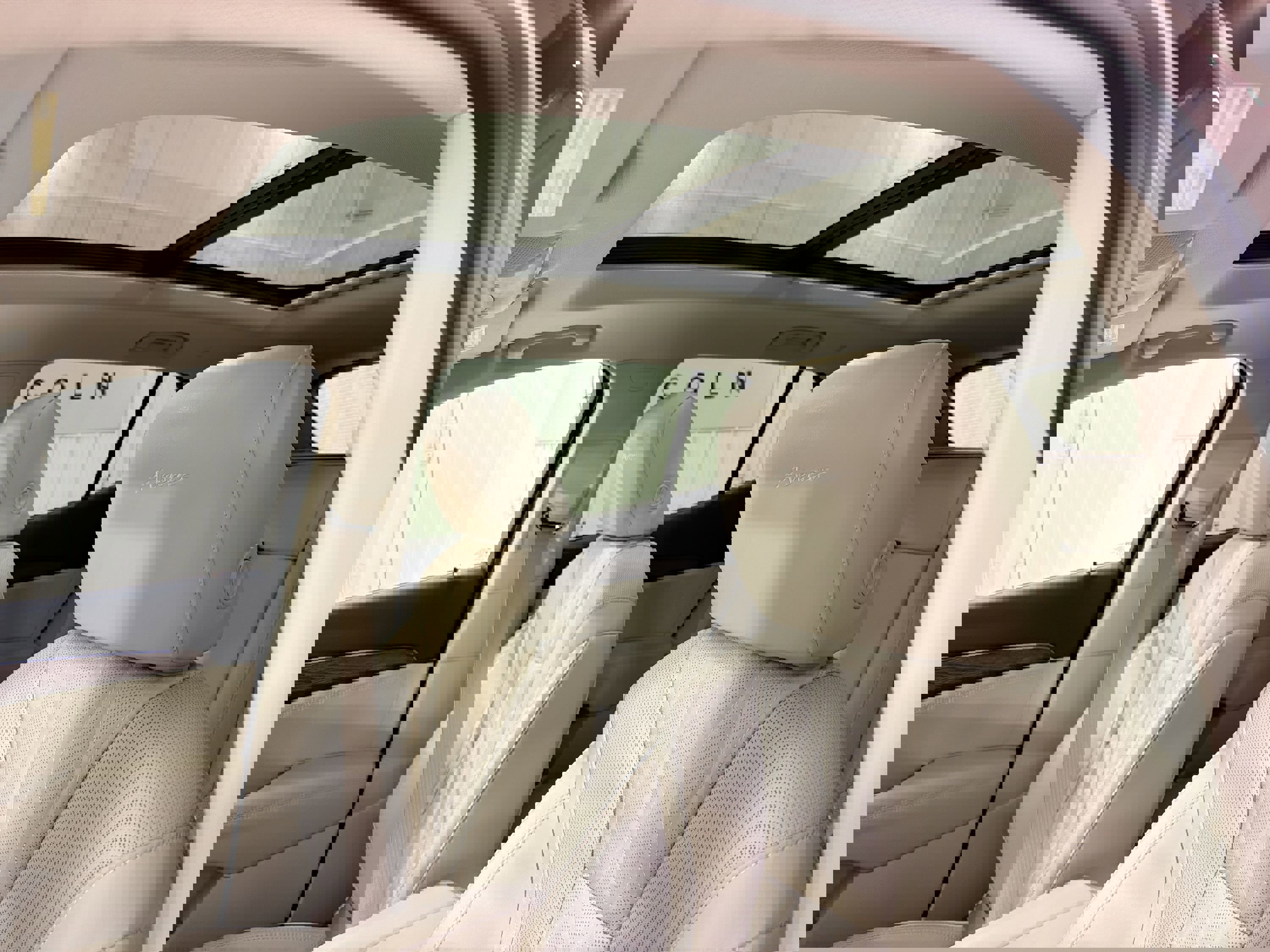 Used 2023 Buick Envision Avenir image 24