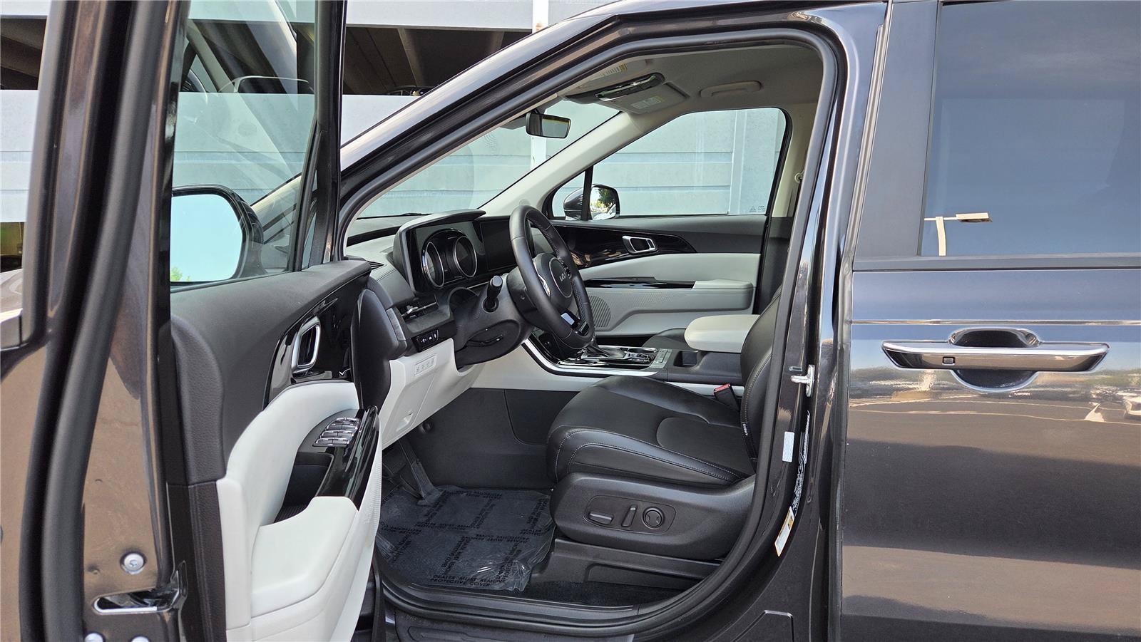Certified 2024 Kia Carnival EX FWD image 15