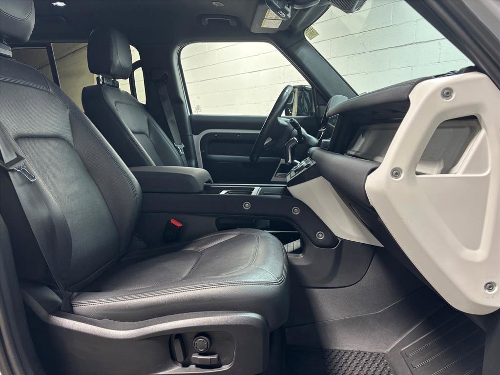 Used 2023 Land Rover Defender 110 SE image 30