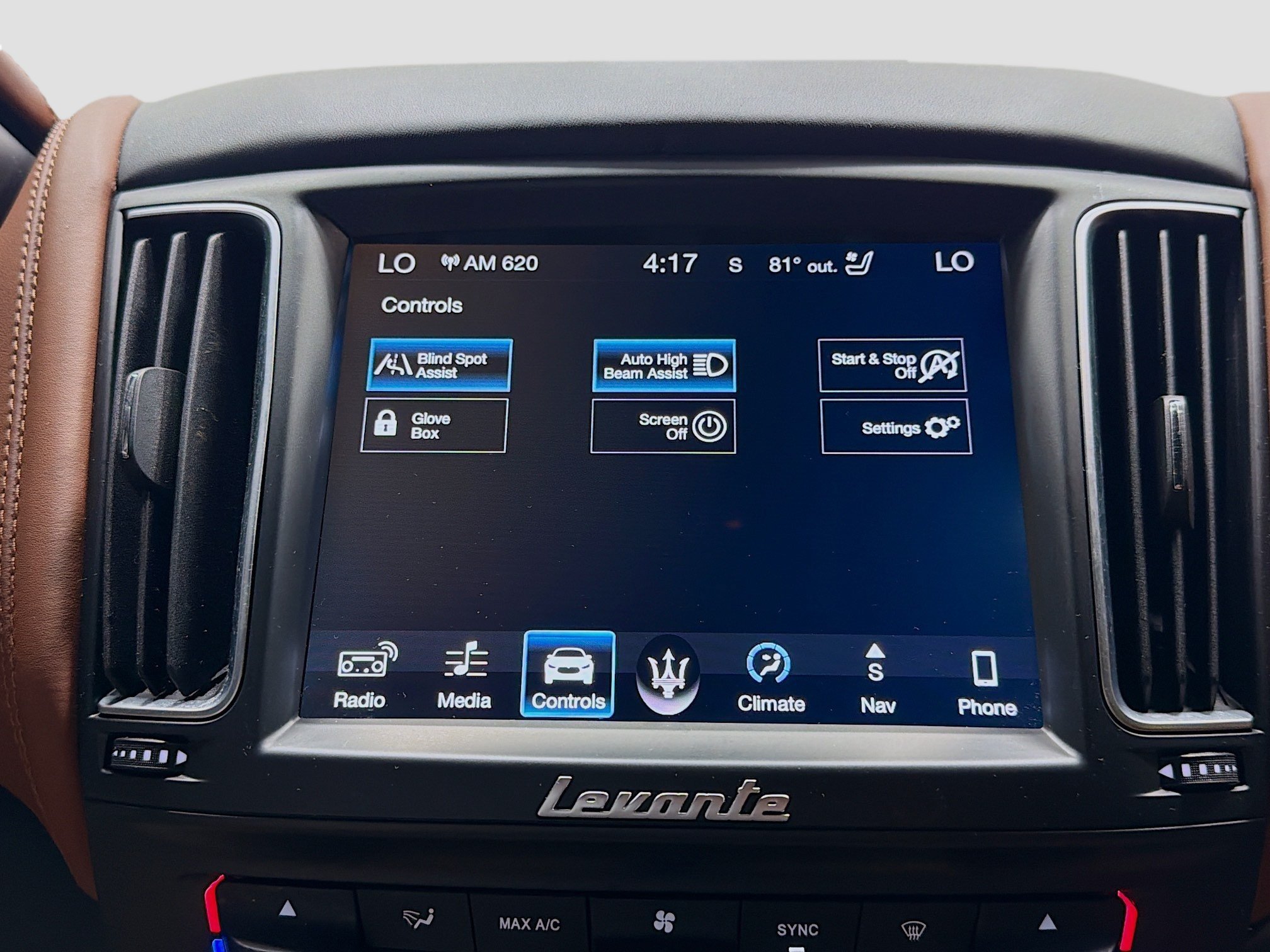 Used 2018 Maserati Levante GranLusso AWD/4WD image 29