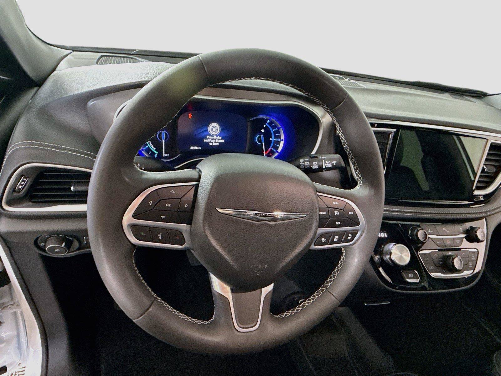 Used 2025 Chrysler Pacifica Select FWD image 5