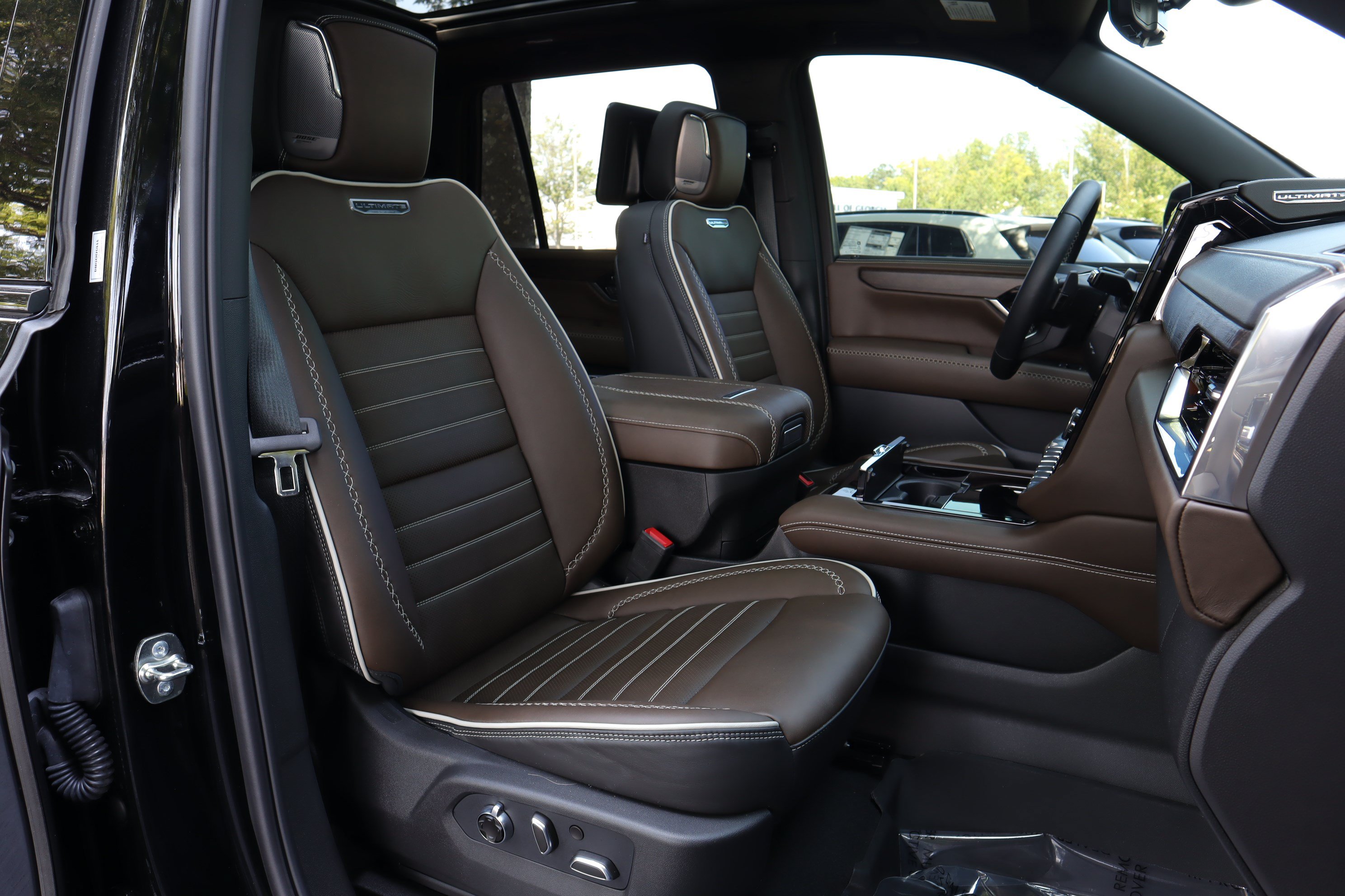 Used 2026 GMC Yukon Denali Ultimate w/ LPO, Floor Liner Package AWD/4WD image 30