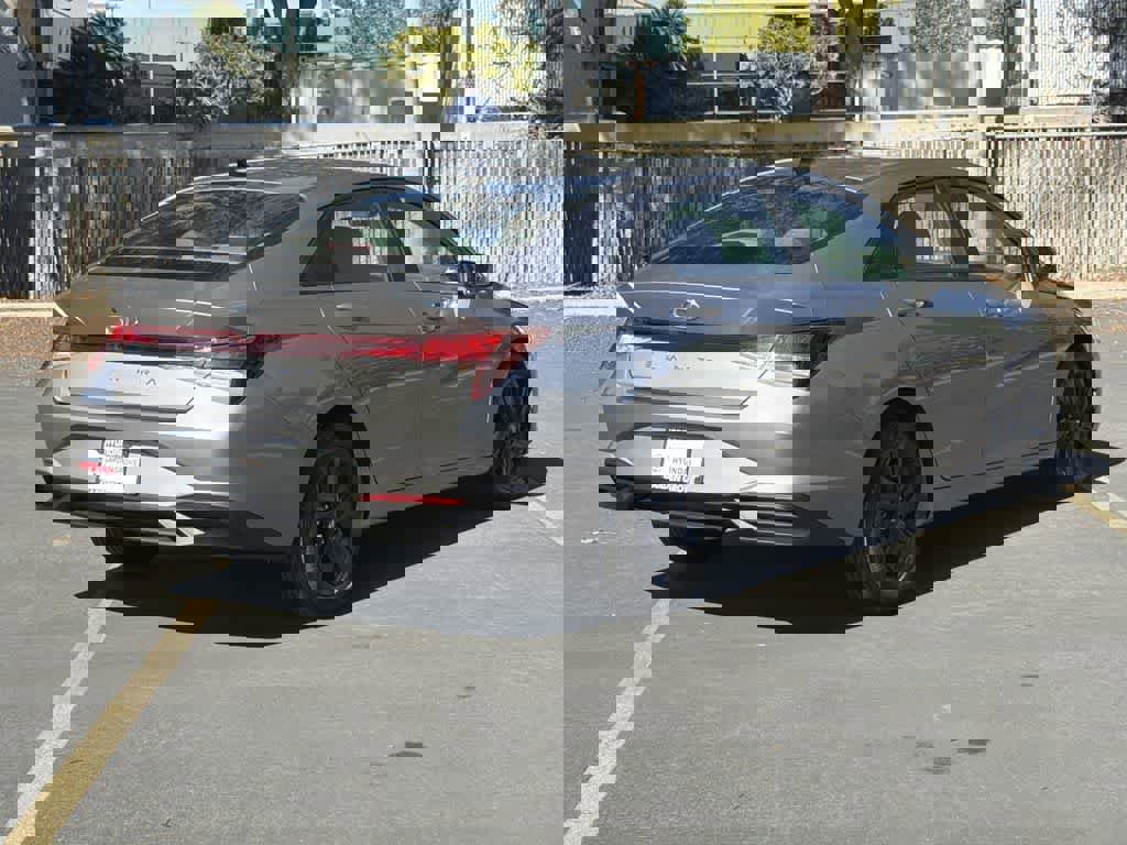 Used 2023 Hyundai Elantra SEL w/ Cargo Package image 6