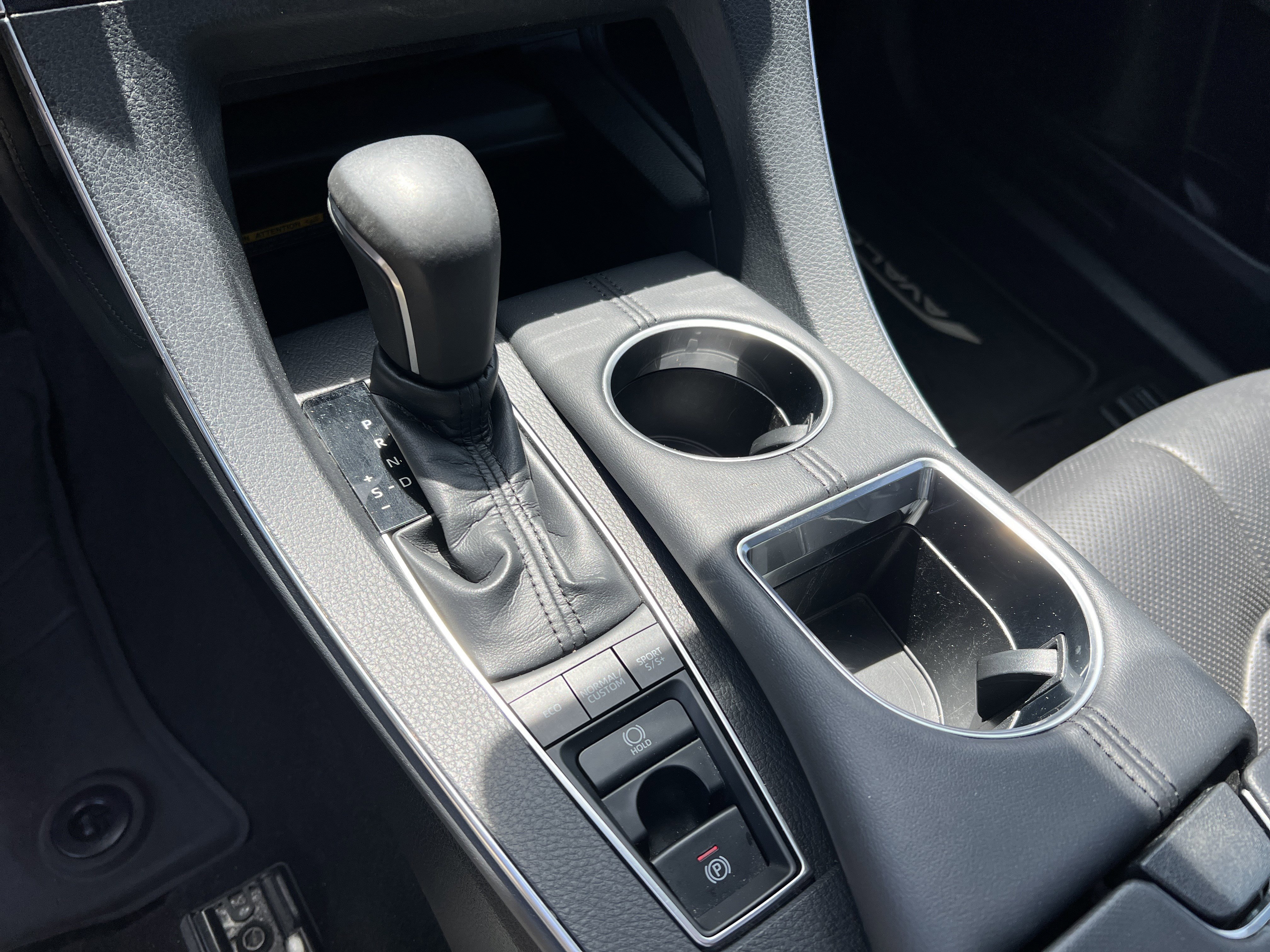 Used 2019 Toyota Avalon Touring FWD image 10