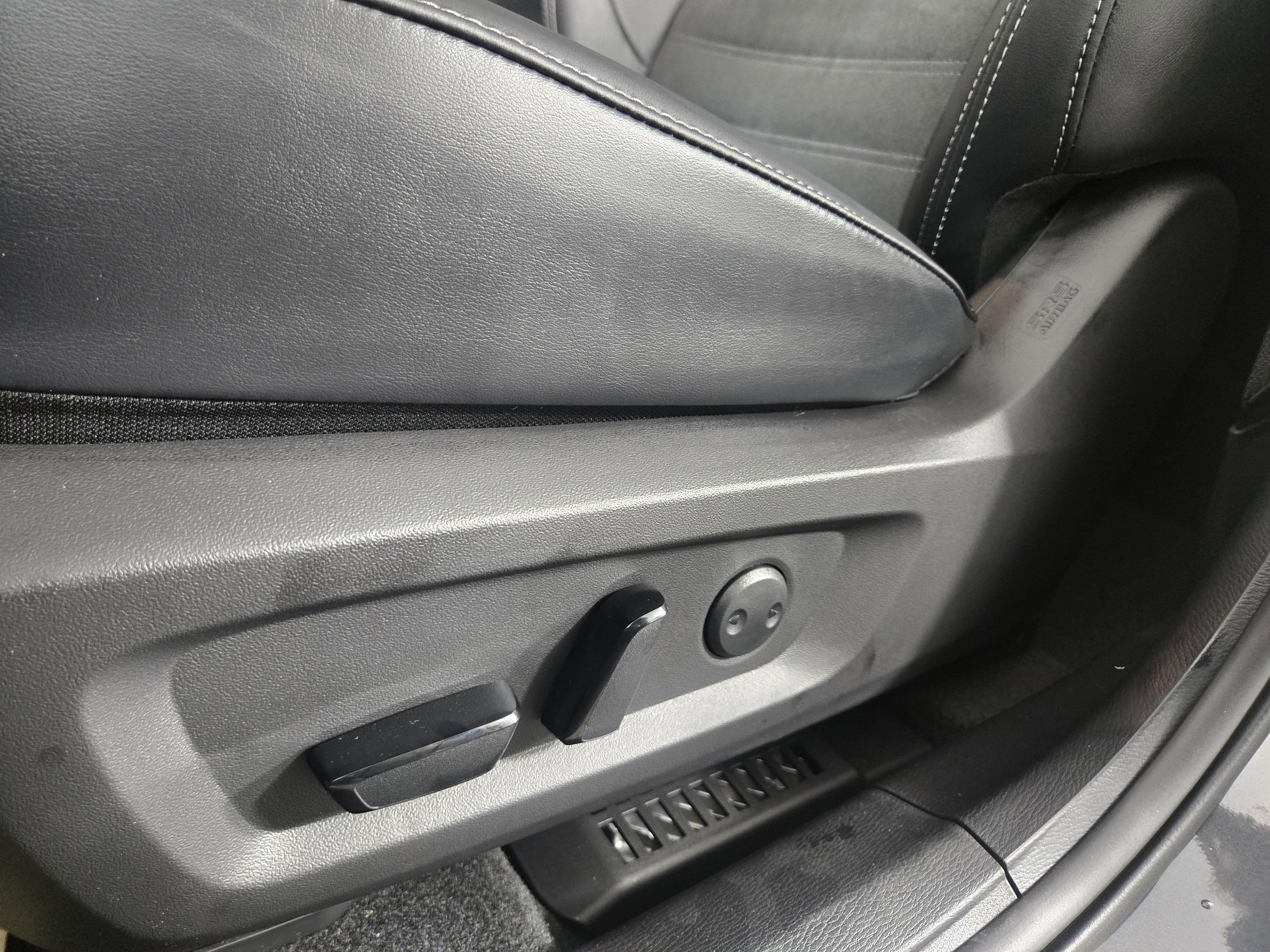 New 2025 Mitsubishi Outlander SE image 32