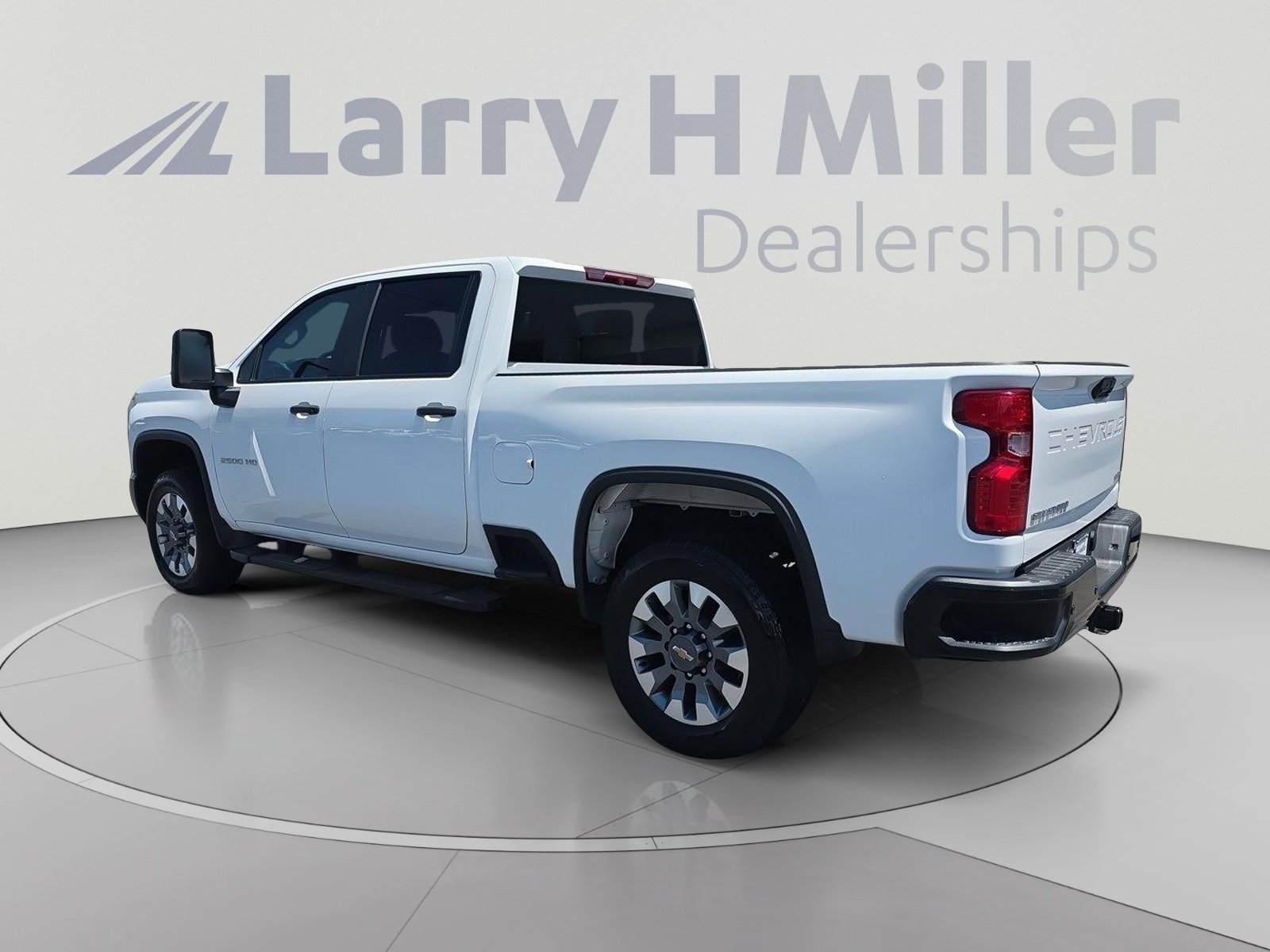 Used 2024 Chevrolet Silverado 2500 Custom w/ Custom Value Package AWD/4WD image 6