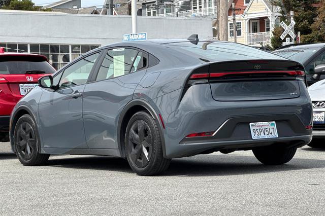 Used 2025 Toyota Prius LE FWD image 5