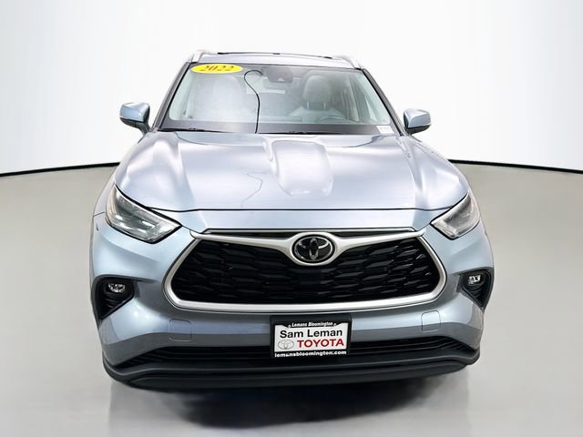 Used 2022 Toyota Highlander XLE image 2