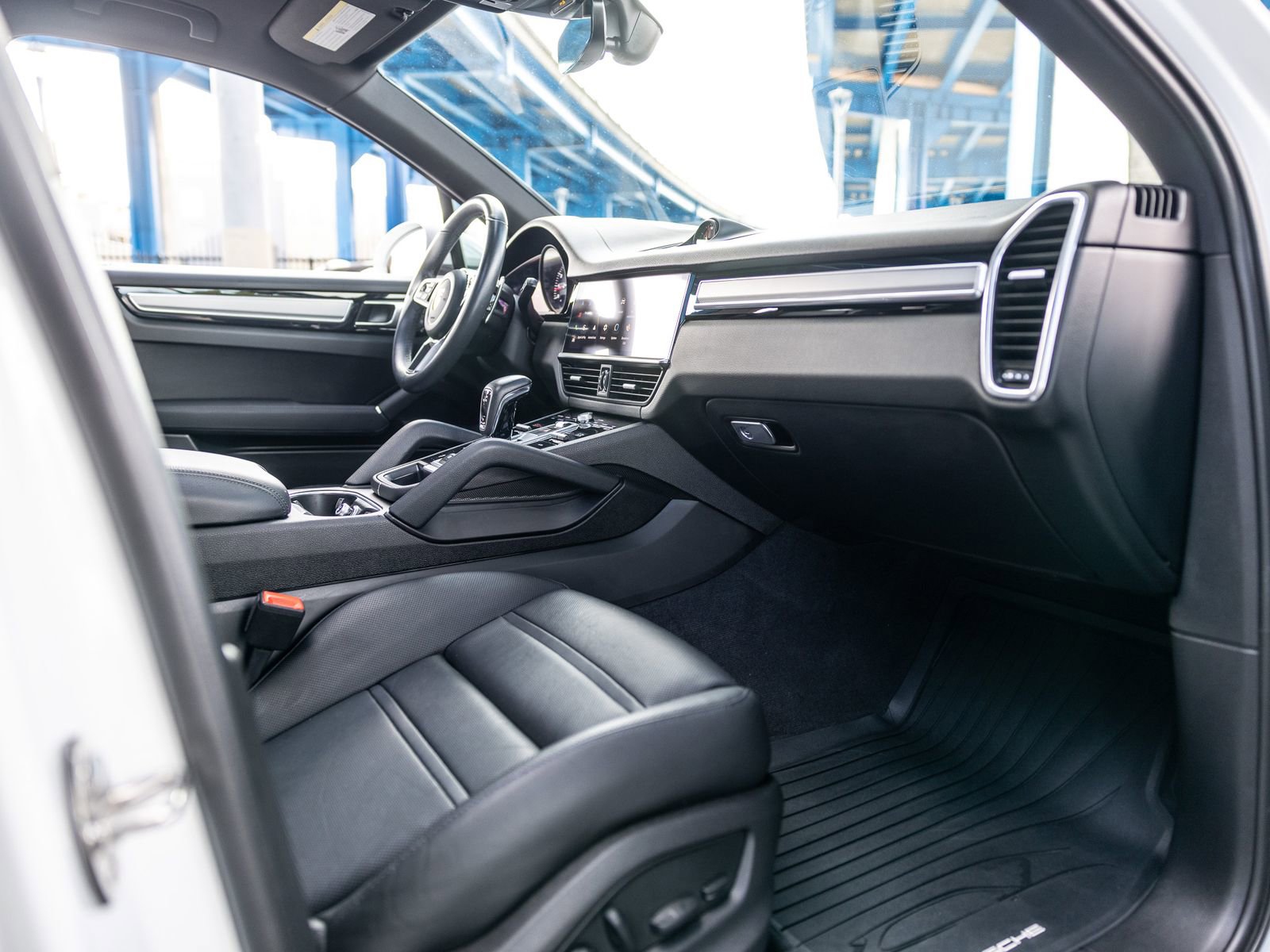 Certified 2023 Porsche Cayenne Platinum Edition image 55