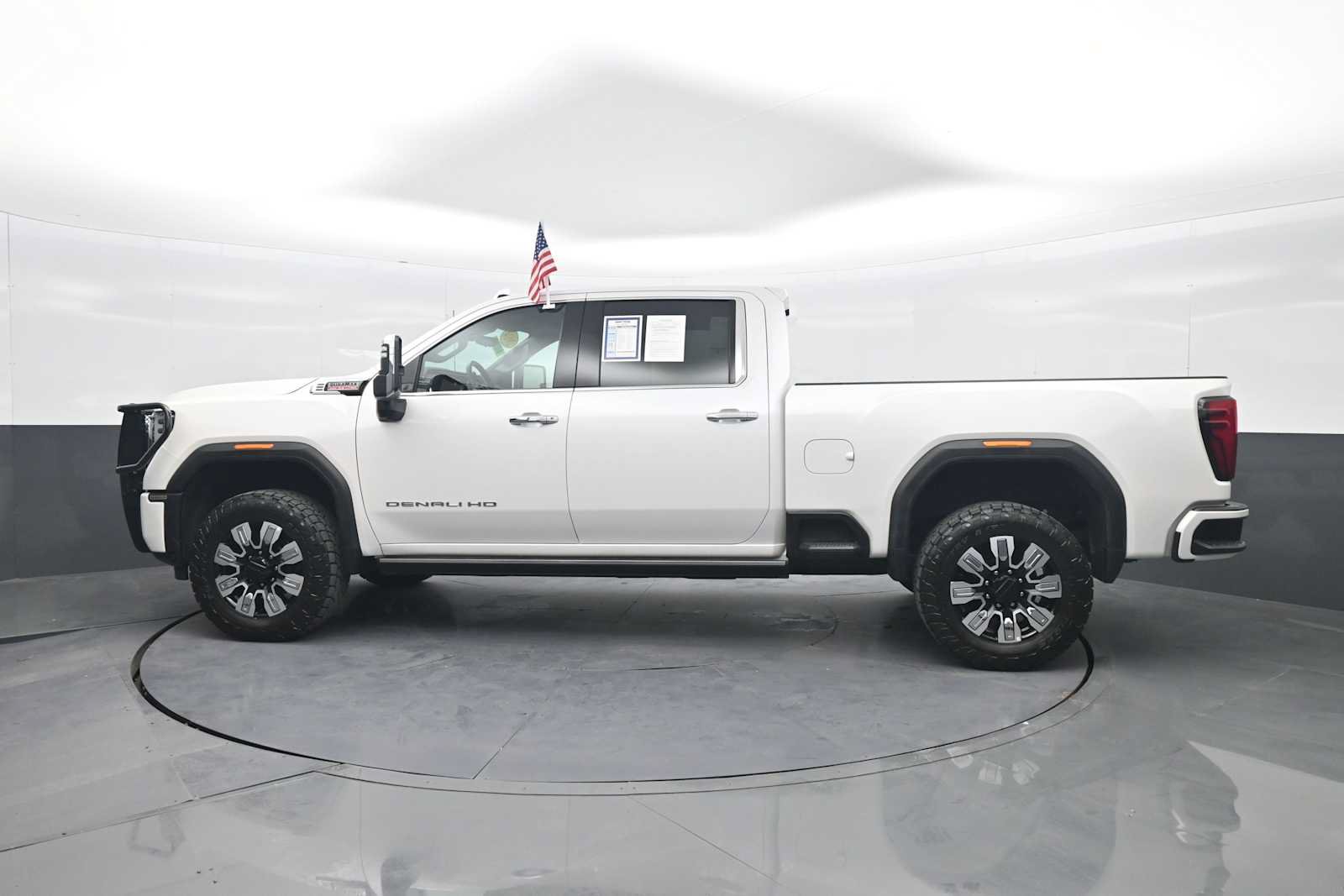 Used 2024 GMC Sierra 3500 Denali w/ Denali Reserve Package AWD/4WD image 5