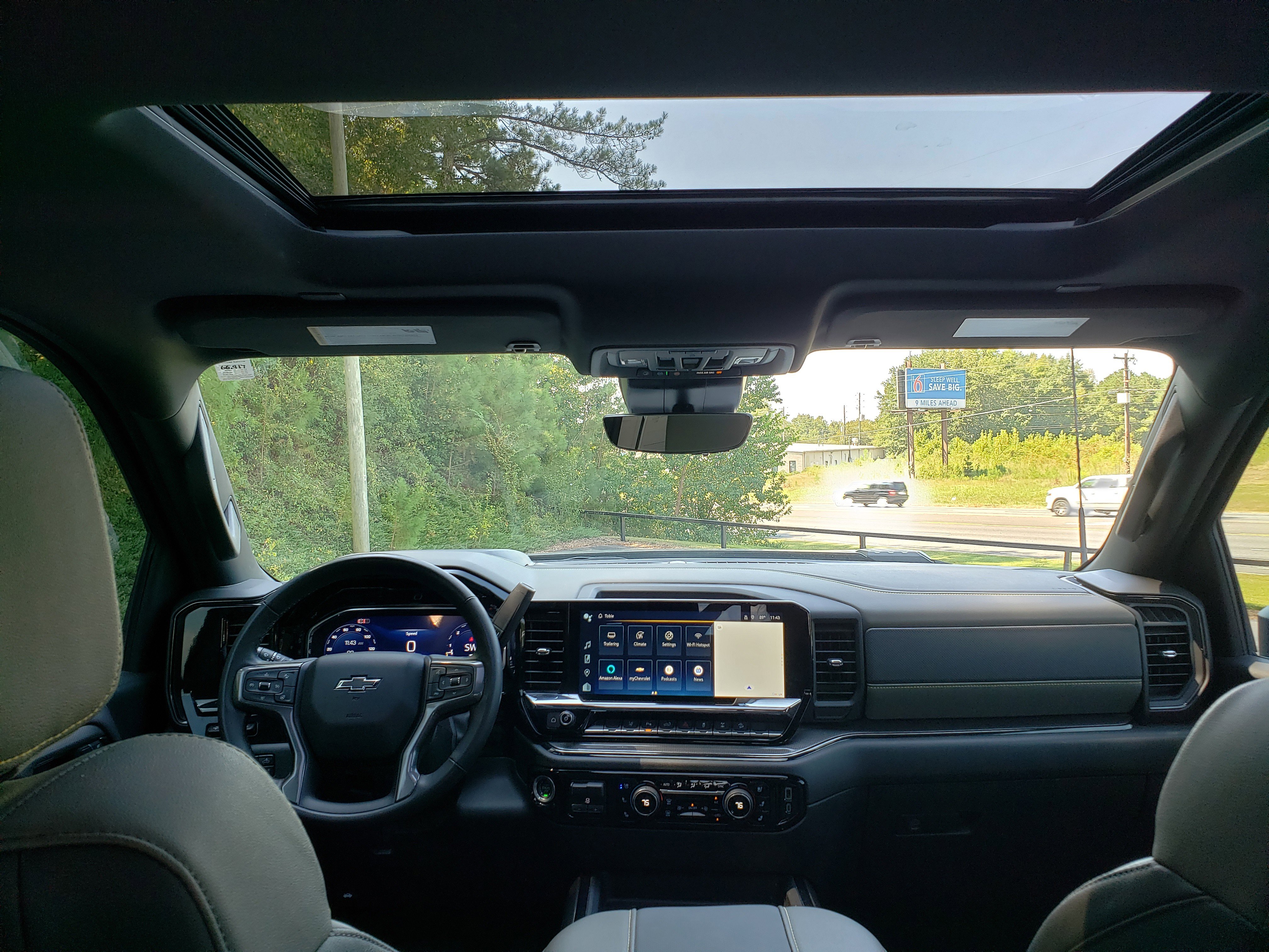 Used 2024 Chevrolet Silverado 2500 ZR2 w/ Technology Package image 35