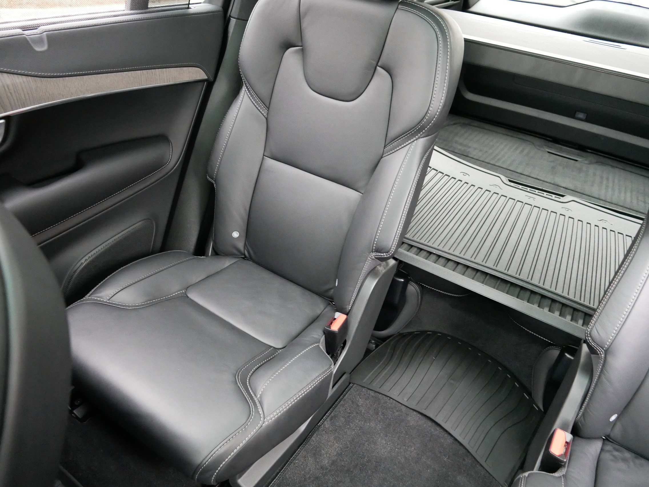 Used 2022 Volvo XC90 T8 Inscription w/ Advanced Package image 12