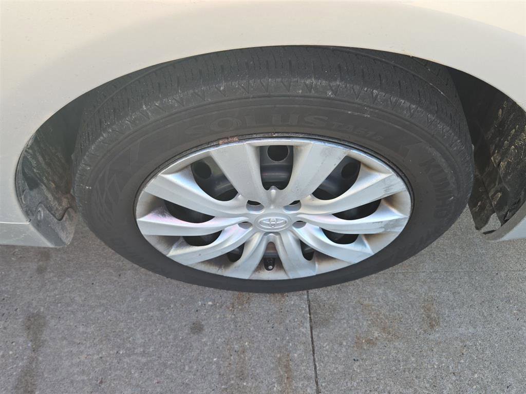 Used 2013 Toyota Corolla LE FWD image 18