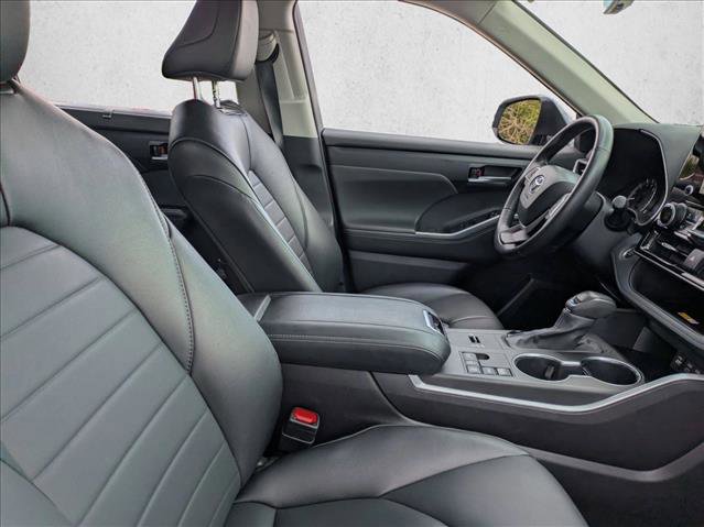 Certified 2024 Toyota Highlander XLE image 23