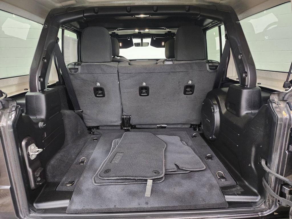 Used 2021 Jeep Wrangler Unlimited Sahara w/ Uconnect 4C Nav & Sound Group AWD/4WD image 26
