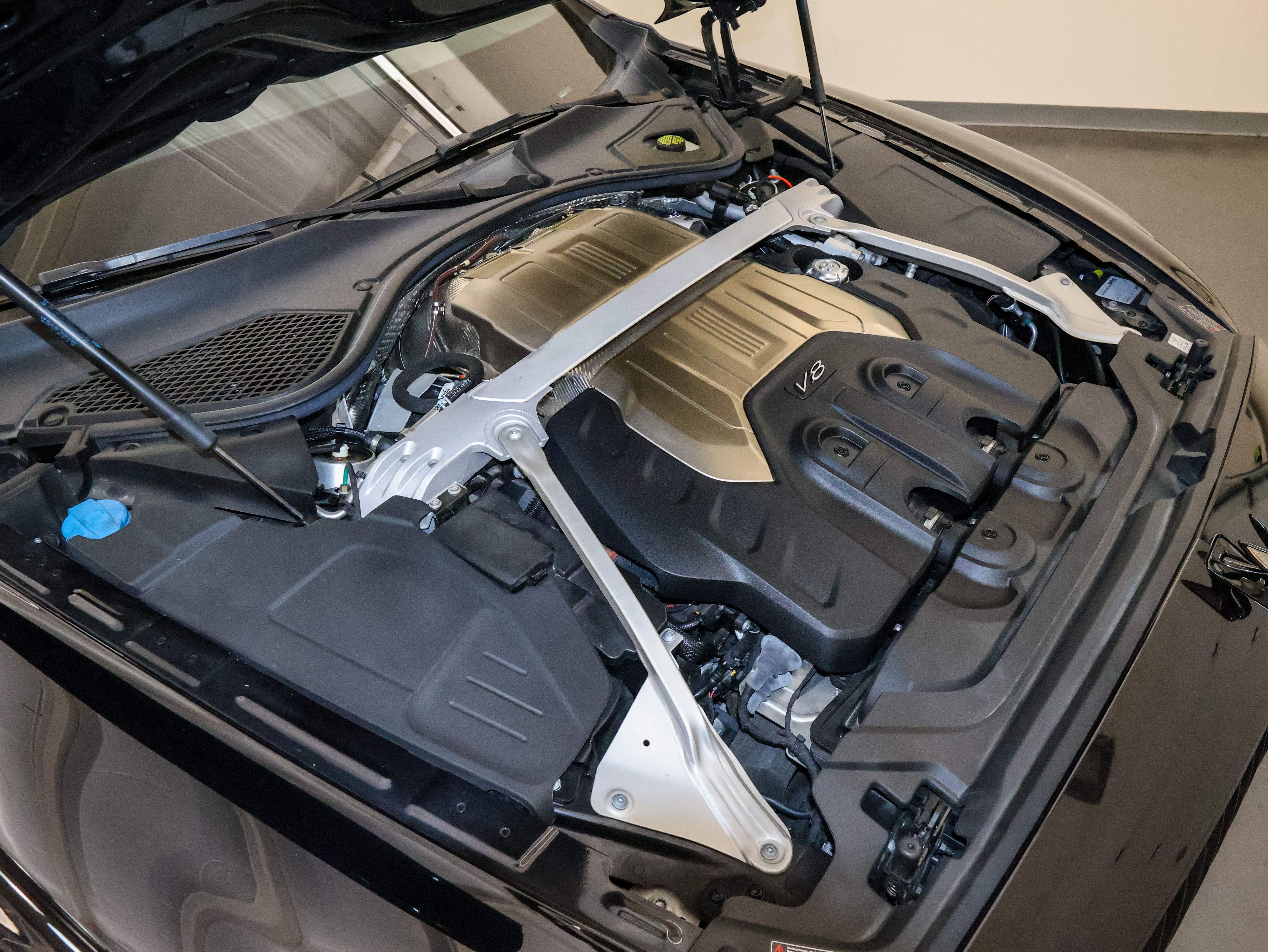 Used 2022 Bentley Flying Spur V8 image 70