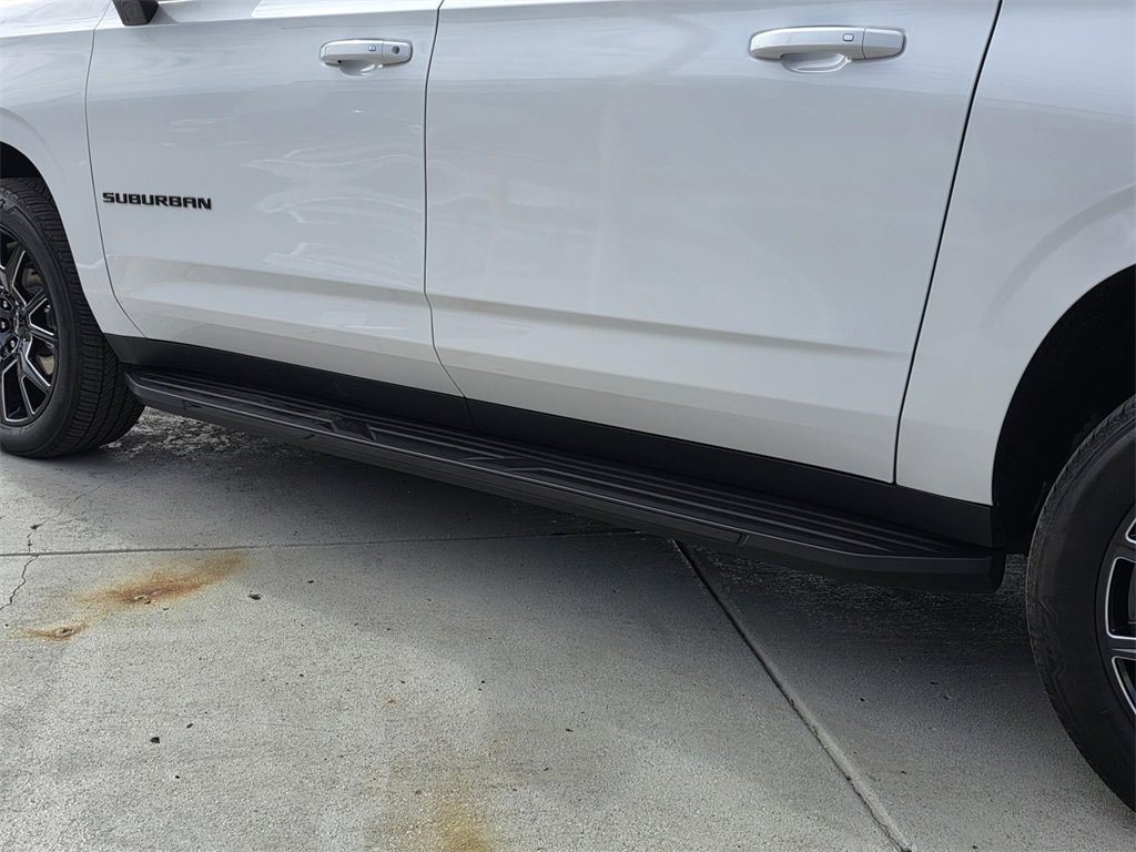 Used 2024 Chevrolet Suburban RST image 31