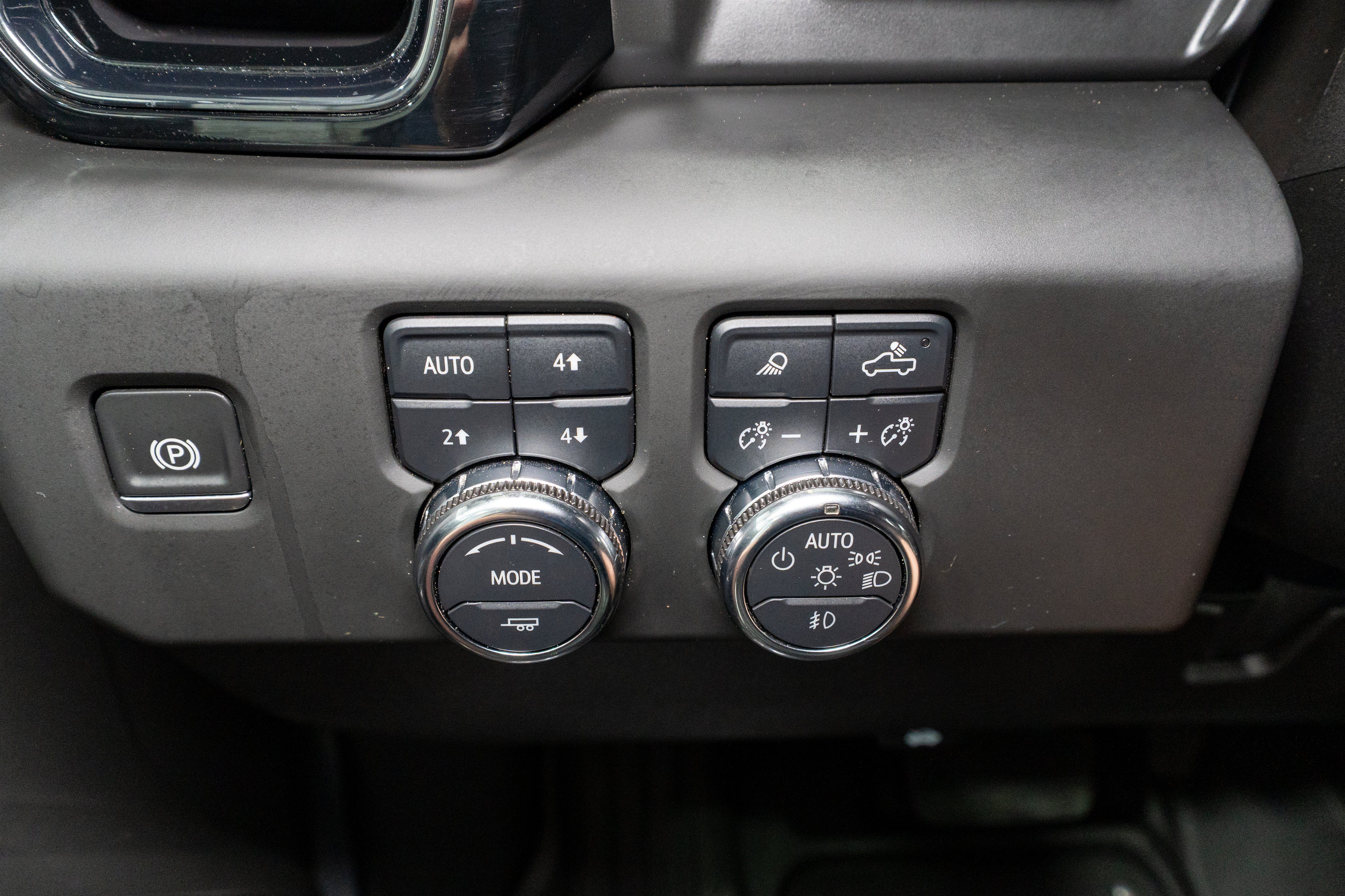 Used 2025 GMC Sierra 2500 AT4 w/ AT4 Premium Plus Package AWD/4WD image 36