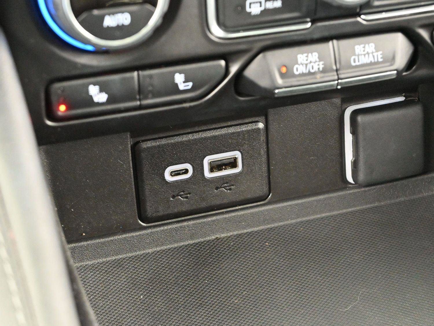 Used 2023 Chevrolet Tahoe Z71 w/ Luxury Package AWD/4WD image 30