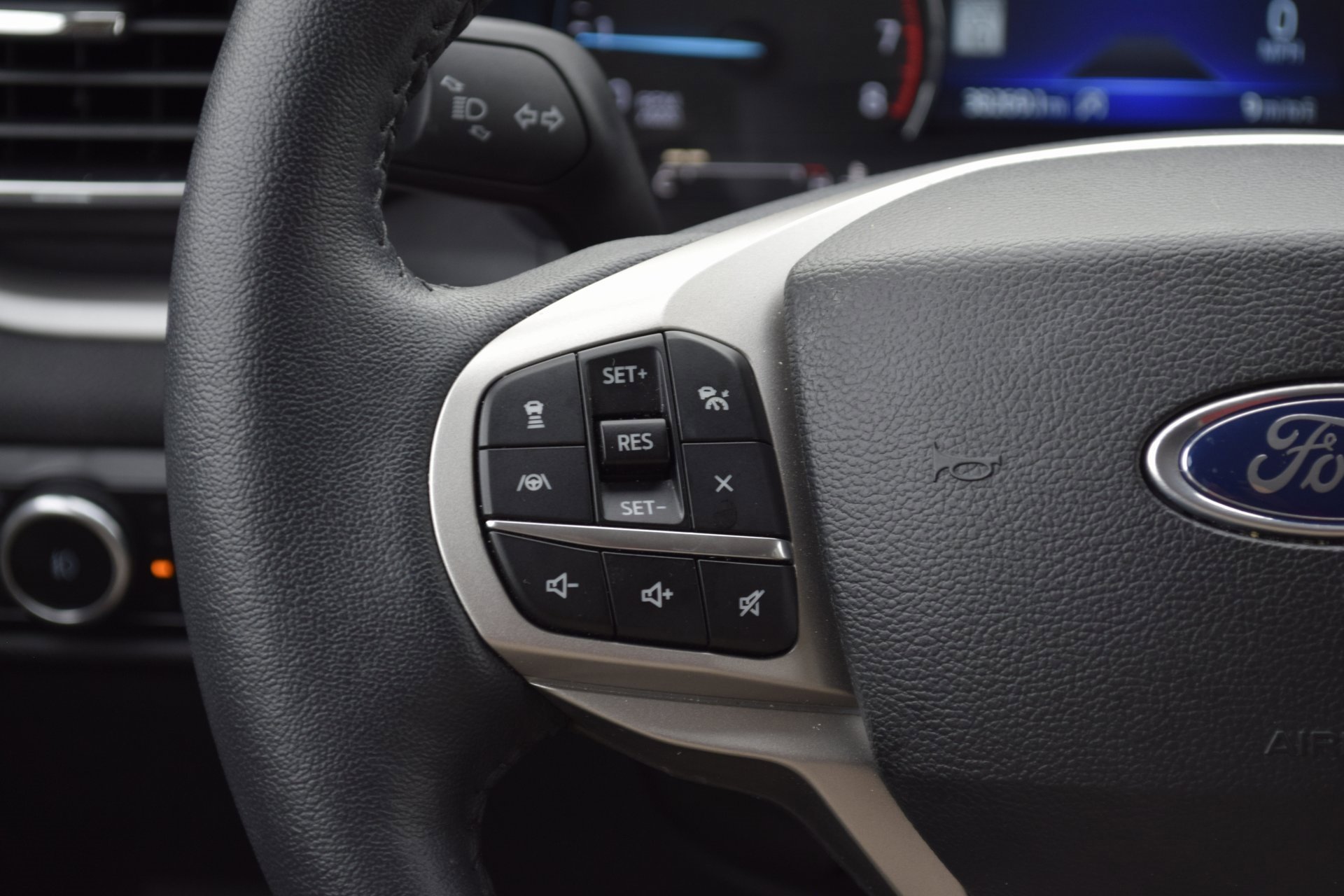 Used 2023 Ford Explorer XLT w/ Equipment Group 202A image 12