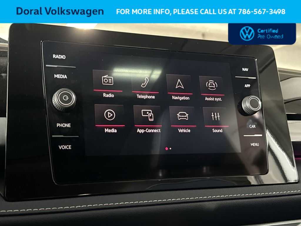 Used 2025 Volkswagen Taos SEL AWD/4WD image 18