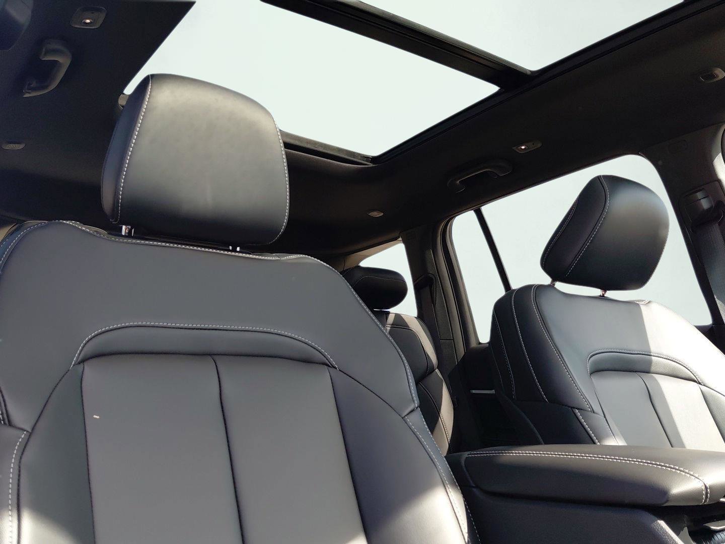 New 2026 Jeep Grand Cherokee Limited w/ Limited Altitude Package image 11