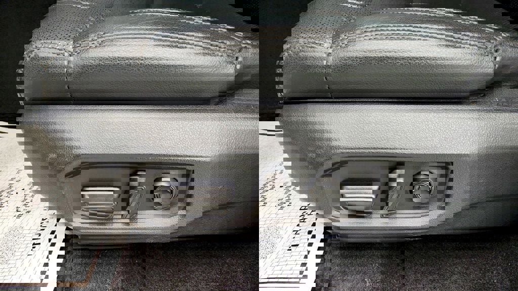 Used 2022 Toyota Tundra SR5 w/ SR5 Premium Package image 11