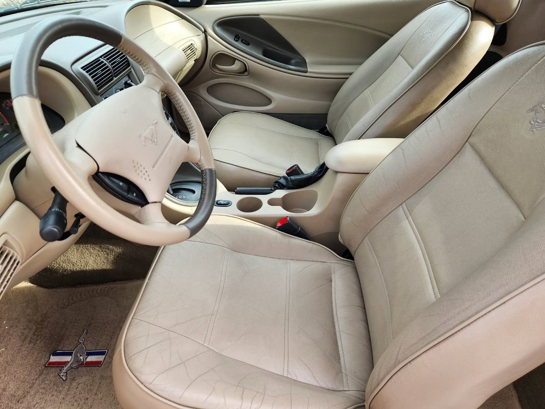 Used 2004 Ford Mustang Convertible image 16