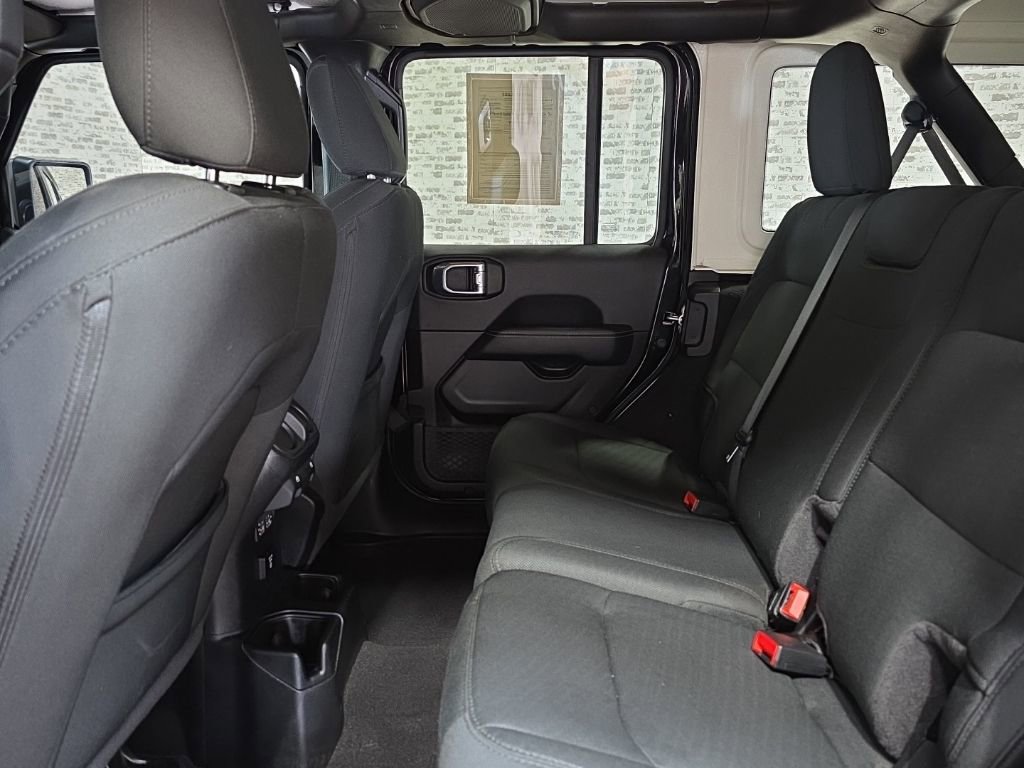 Used 2021 Jeep Wrangler Unlimited Sahara image 13