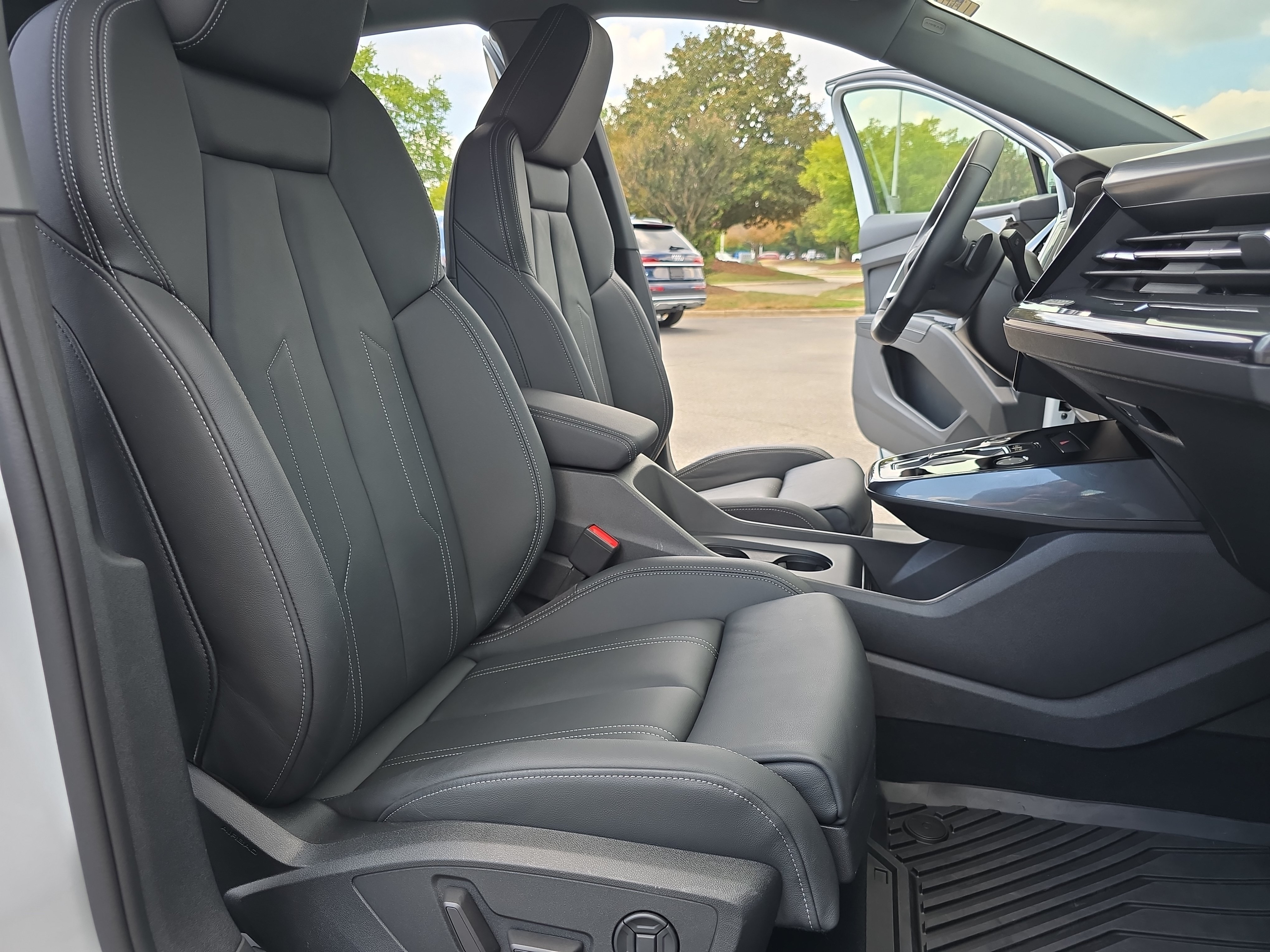 Used 2023 Audi Q4 e-tron Prestige w/ Black Optic Package AWD/4WD image 10