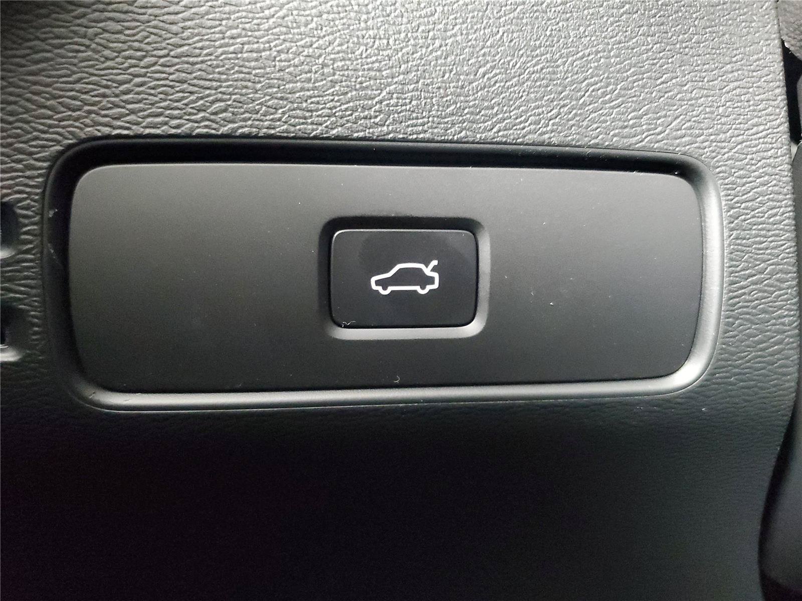 New 2026 Volvo XC40 B5 Plus w/ Climate Package AWD/4WD image 35