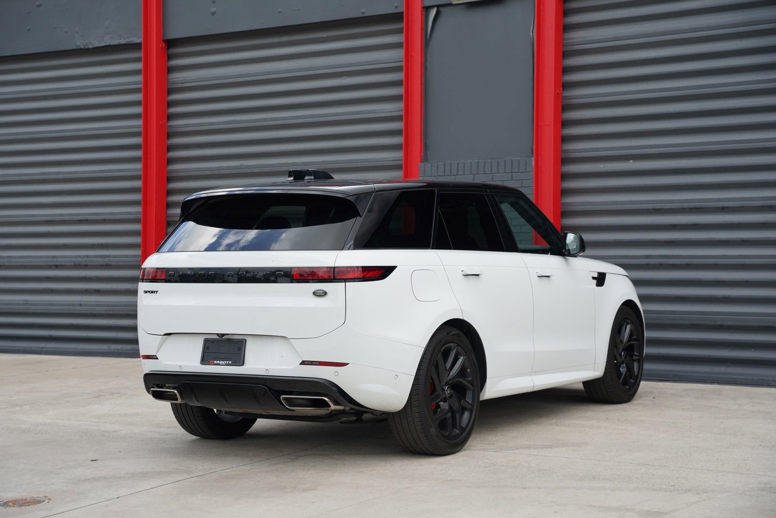 Used 2023 Land Rover Range Rover Sport SE Dynamic AWD/4WD image 4