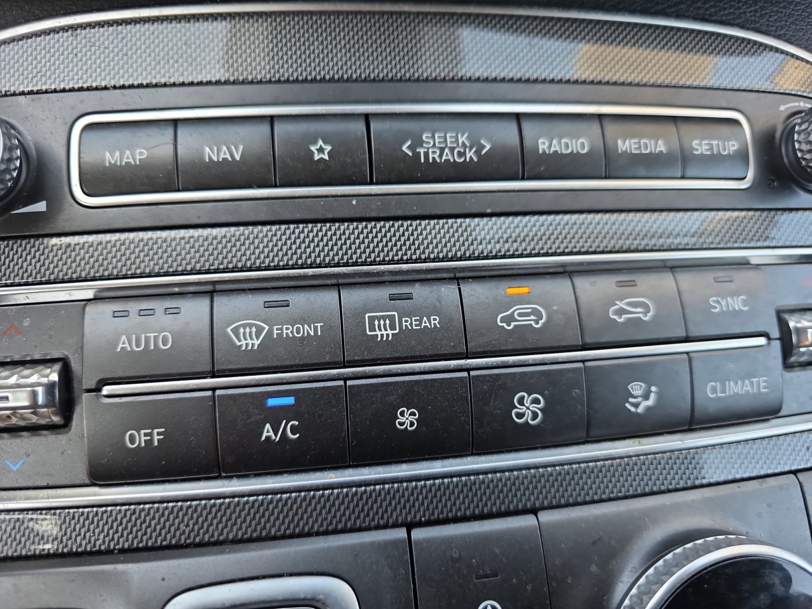 Used 2023 Hyundai Santa Fe SEL image 16