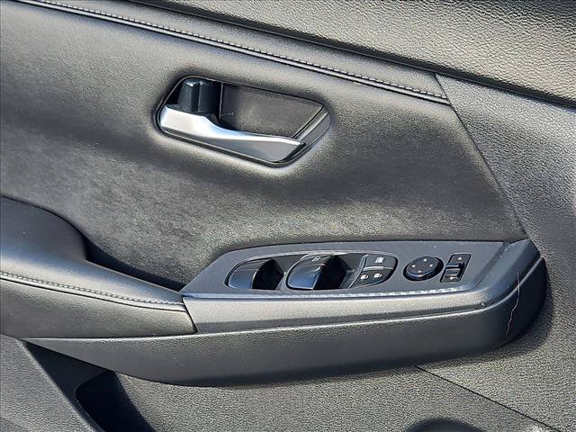 Used 2025 Nissan Sentra SV FWD image 11