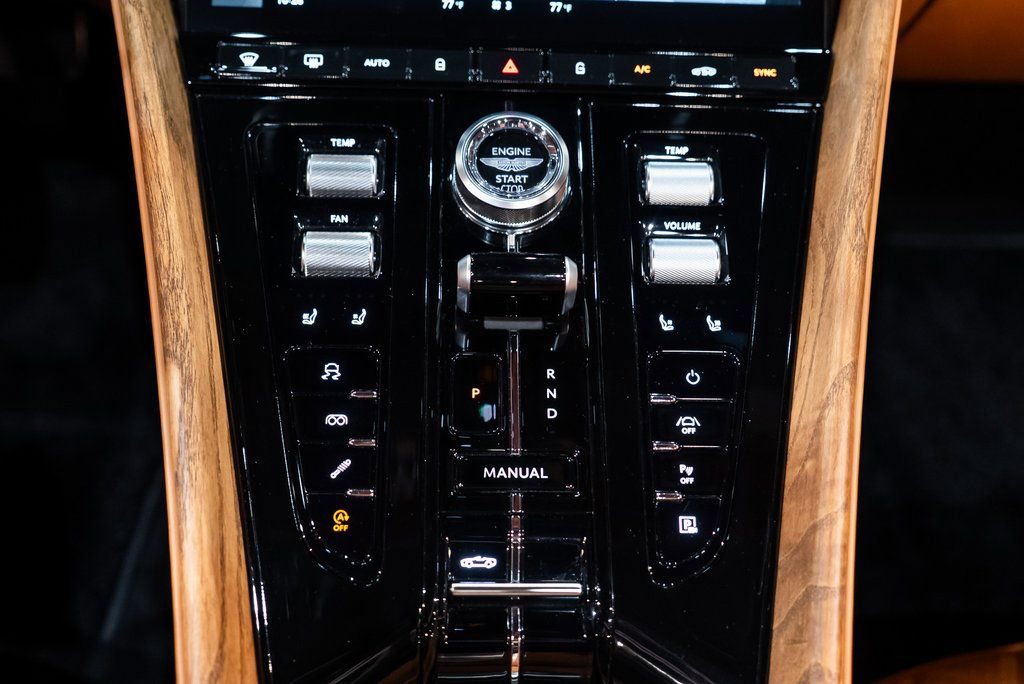 Used 2024 Aston Martin DB12 Convertible image 33