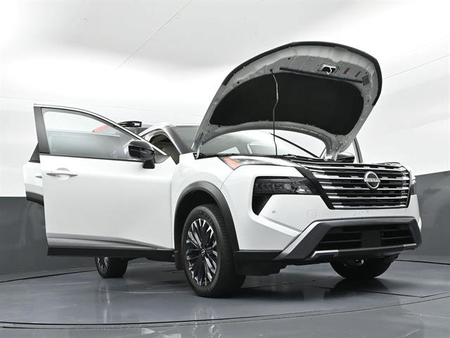 Used 2025 Nissan Rogue SL w/ Tech Package AWD/4WD image 46