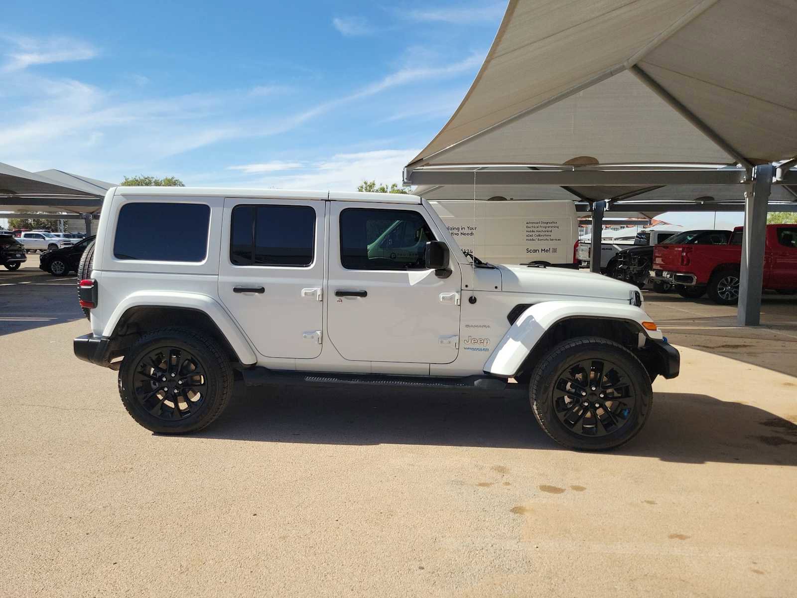 Used 2022 Jeep Wrangler Unlimited Sahara AWD/4WD image 9