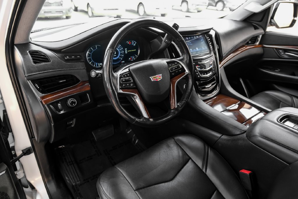 Used 2019 Cadillac Escalade ESV Premium Luxury RWD image 2
