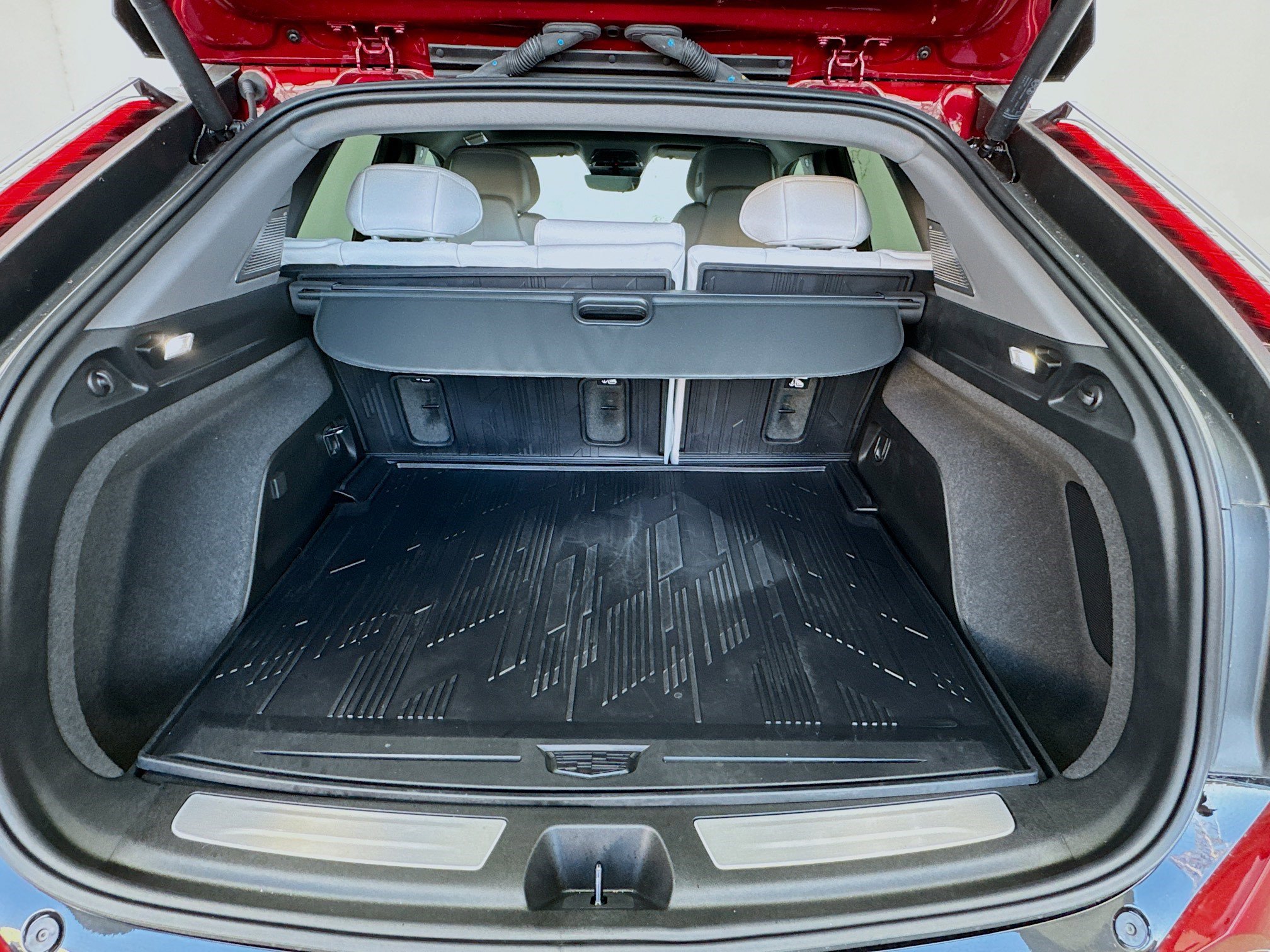 Used 2025 Cadillac Optiq Luxury 2 w/ LPO, Floor Liner Package AWD/4WD image 19