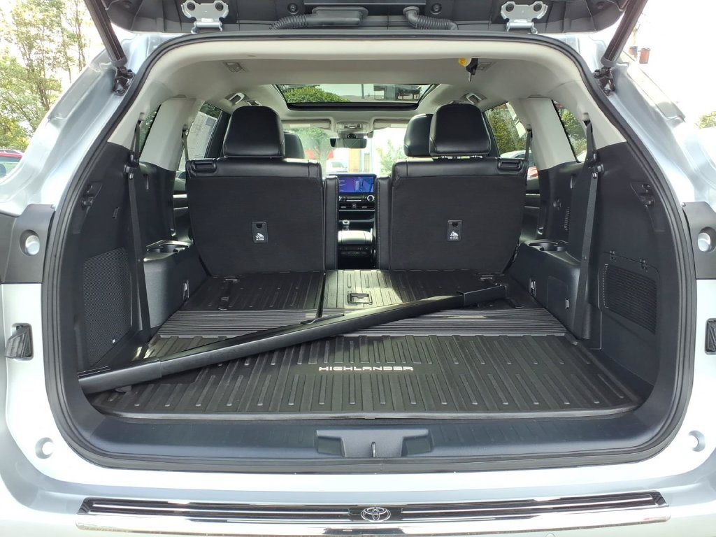 Used 2023 Toyota Highlander Platinum AWD/4WD image 19